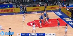 連續吃癟！克里斯先是籃下被李炎哲大帽&又被李炎哲生斷